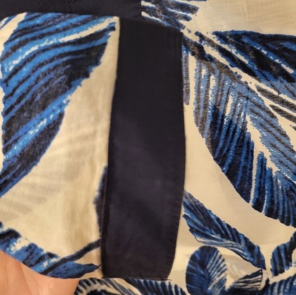 Jones New York Signature Blue and White Med vneck top - Picture 9 of 12
